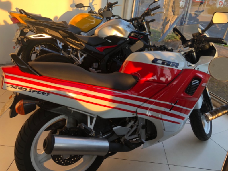 HONDA MOTOS CBR 450 SR 1990/1990 JASER MOTOS LAJEADO / Carros no Vale