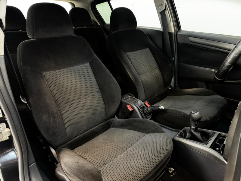 CHEVROLET VECTRA GT 2009/2009 LUCAS AUTOMÓVEIS BOM RETIRO DO SUL / Carros no Vale