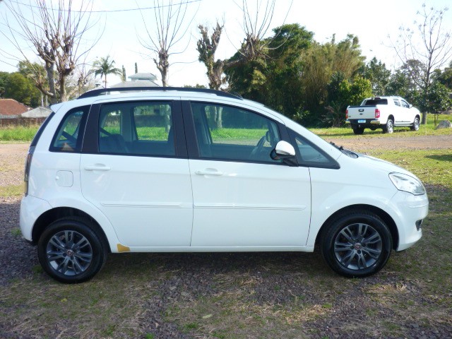 FIAT IDEA ATTRACTIVE 1.4 FIRE FLEX 8V 5P 2013/2014 PREMIUM AUTOMÓVEIS ARROIO DO MEIO / Carros no Vale