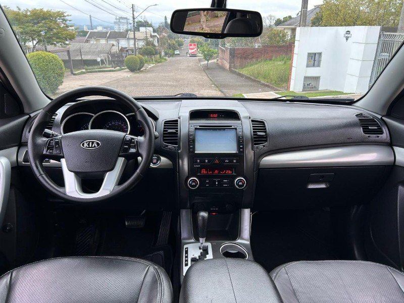 KIA SORENTO 3.5 V6 24V 4X4 7 LUGARES 2013/2012 LS MULTIMARCAS VENÂNCIO AIRES / Carros no Vale