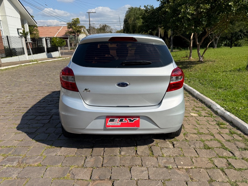 FORD KA 1.0 SE 2017/2017 ELY AUTOMÓVEIS LAJEADO / Carros no Vale