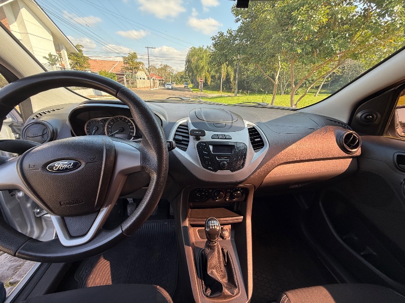 FORD KA 1.0 SE 2017/2017 ELY AUTOMÓVEIS LAJEADO / Carros no Vale