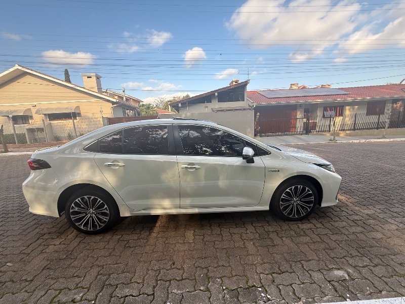 TOYOTA COROLLA 1.8 ALTIS PREMIUM 16V HÍBRIDO 2020/2020 ELY AUTOMÓVEIS LAJEADO / Carros no Vale