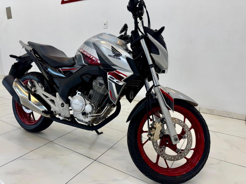 HONDA MOTOS CB 250F TWISTER 2021/2021 LUCAS AUTOMÓVEIS BOM RETIRO DO SUL / Carros no Vale