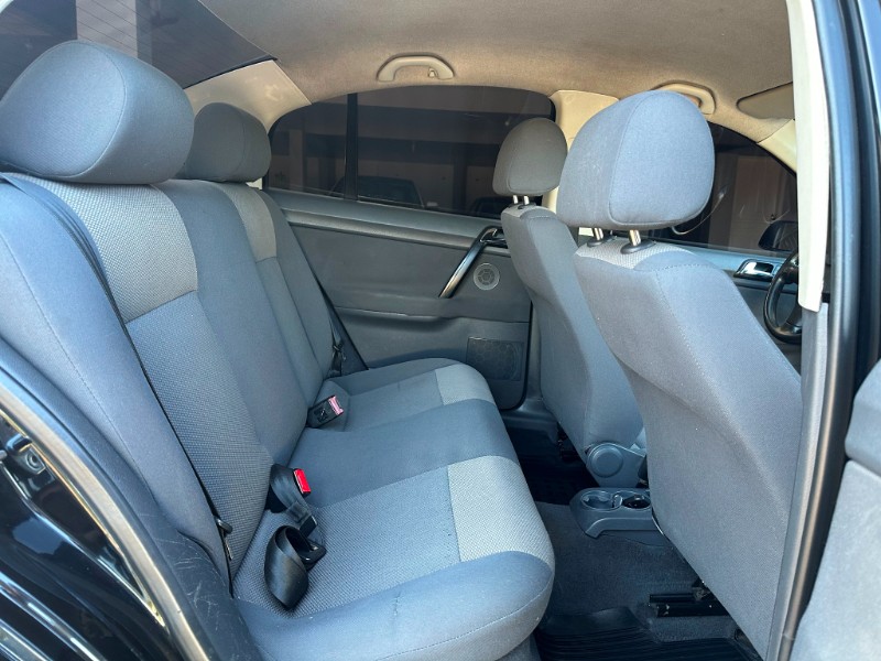 VOLKSWAGEN POLO SEDAN 1.6 8V 2007/2007 SÉTIMA VEÍCULOS GUAPORÉ / Carros no Vale