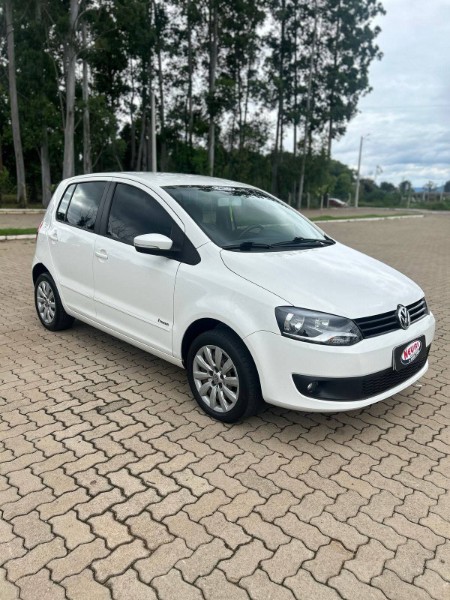 VOLKSWAGEN FOX 1.6 MI I-MOTION 8V 2014/2014 NEURI VEÍCULOS LAJEADO / Carros no Vale