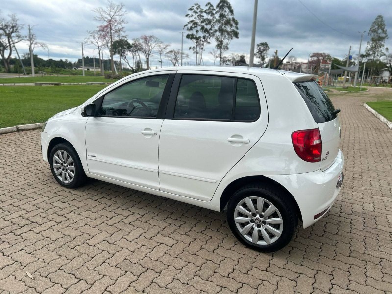 VOLKSWAGEN FOX 1.6 MI I-MOTION 8V 2014/2014 NEURI VEÍCULOS LAJEADO / Carros no Vale