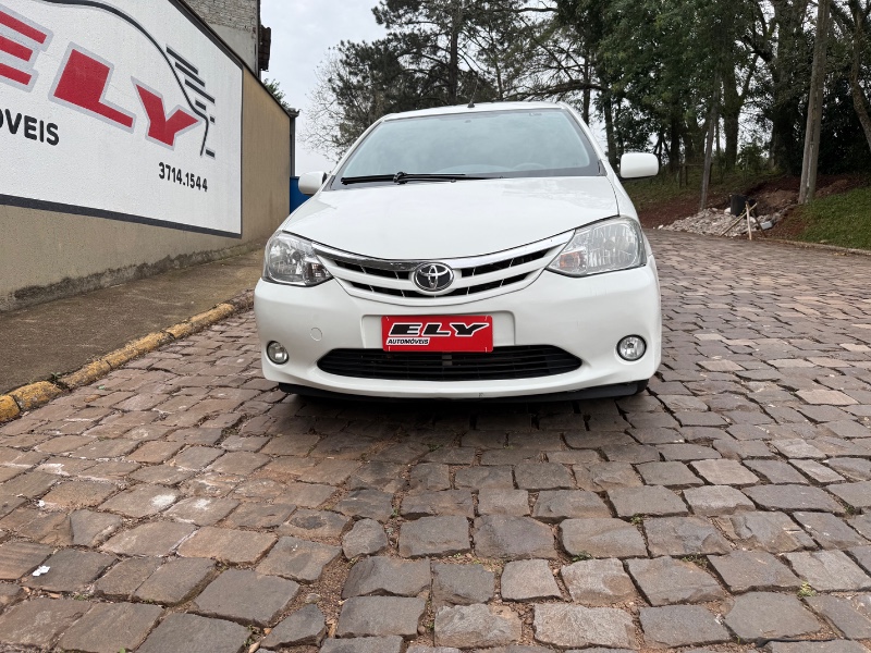 TOYOTA ETIOS 1.5 XLS 2013/2013 ELY AUTOMÓVEIS LAJEADO / Carros no Vale