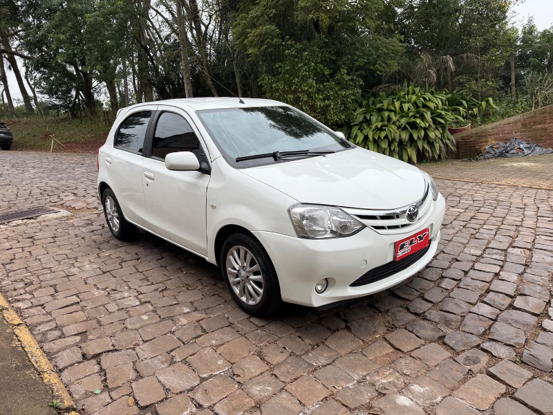 TOYOTA ETIOS 1.5 XLS 2013/2013 ELY AUTOMÓVEIS LAJEADO / Carros no Vale