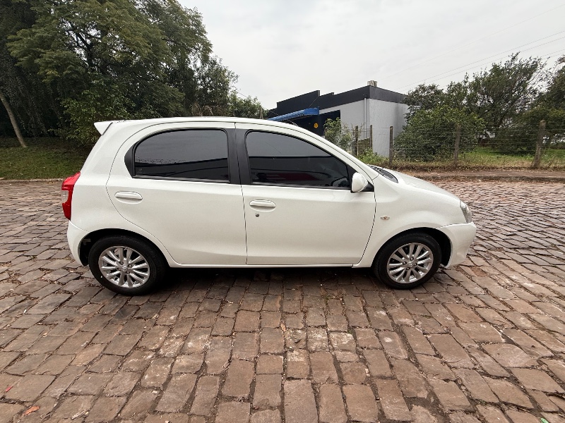 TOYOTA ETIOS 1.5 XLS 2013/2013 ELY AUTOMÓVEIS LAJEADO / Carros no Vale