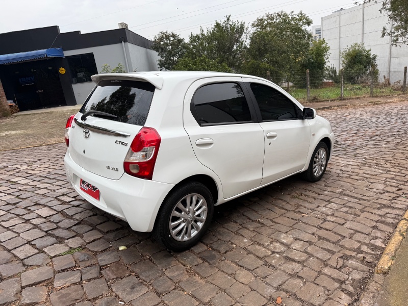 TOYOTA ETIOS 1.5 XLS 2013/2013 ELY AUTOMÓVEIS LAJEADO / Carros no Vale