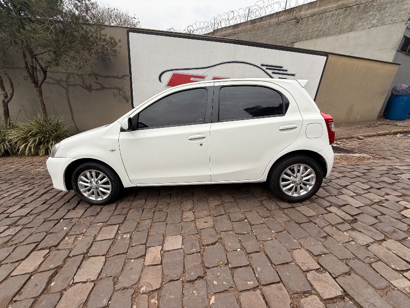 TOYOTA ETIOS 1.5 XLS 2013/2013 ELY AUTOMÓVEIS LAJEADO / Carros no Vale
