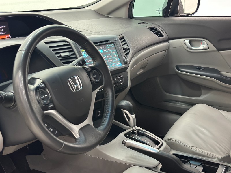 HONDA CIVIC 2.0 LXR 16V FLEX 4P AUTOMÁTICO 2014/2014 MAIS FÁCIL VEÍCULOS SANTA CRUZ DO SUL / Carros no Vale
