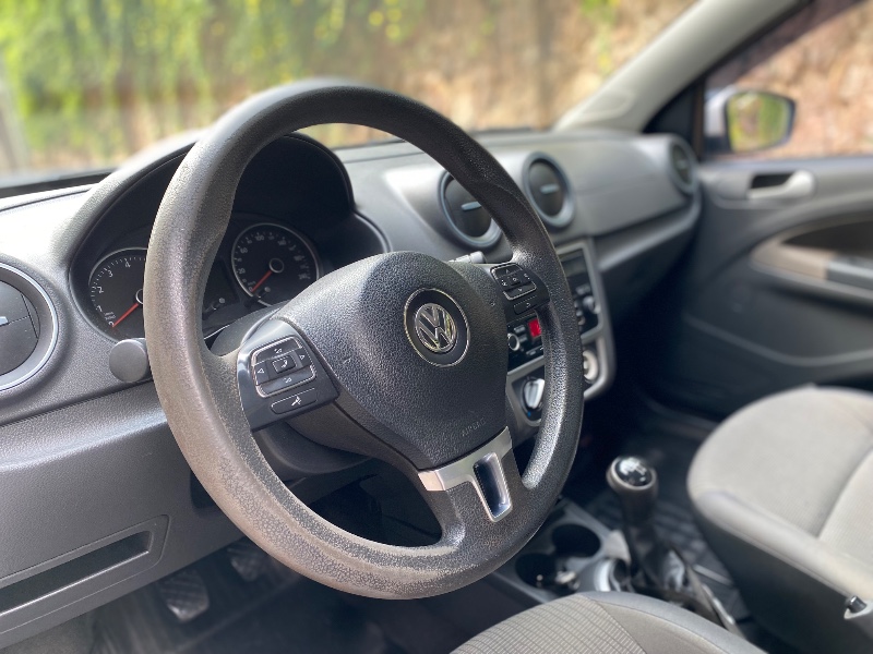VOLKSWAGEN SAVEIRO TREND 1.6 2013/2014 ESTAÇÃO DO CARRO ESTRELA / Carros no Vale