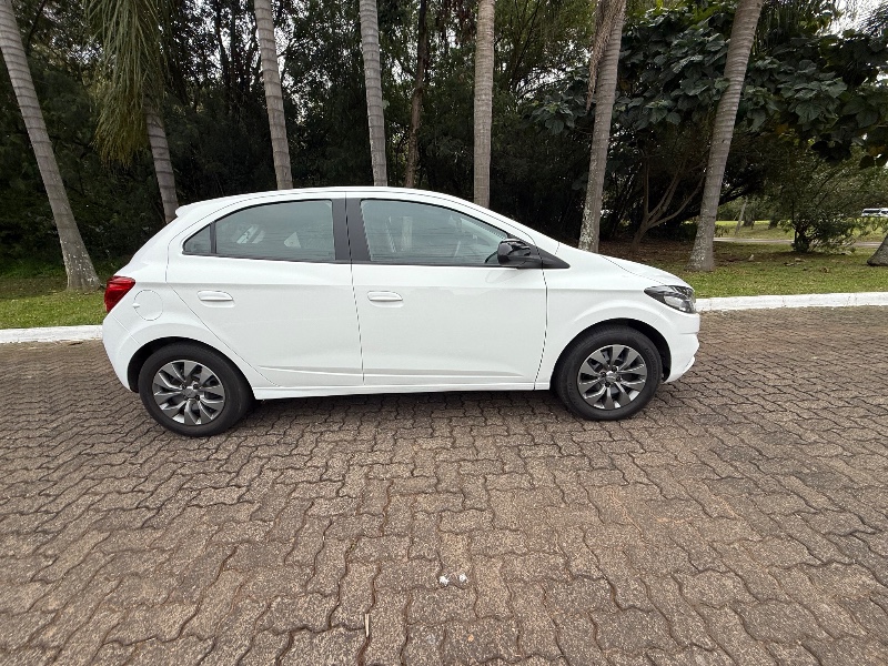 CHEVROLET ONIX HATCH JOY 1.0 8V FLEX 5P MEC. 2021/2021 ELY AUTOMÓVEIS LAJEADO / Carros no Vale