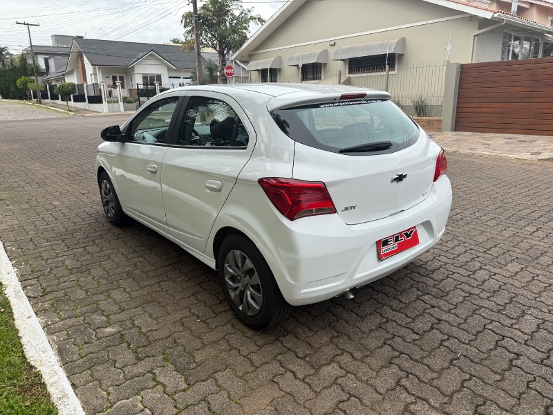 CHEVROLET ONIX HATCH JOY 1.0 8V FLEX 5P MEC. 2021/2021 ELY AUTOMÓVEIS LAJEADO / Carros no Vale
