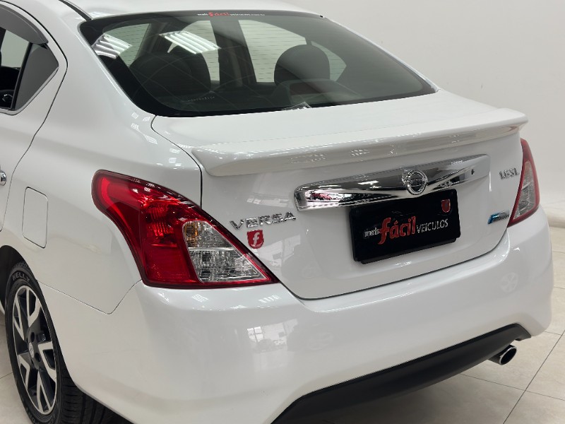 NISSAN VERSA UNIQUE 1.6 16V FLEXSTART 4P AUT. 2016/2017 MAIS FÁCIL VEÍCULOS SANTA CRUZ DO SUL / Carros no Vale