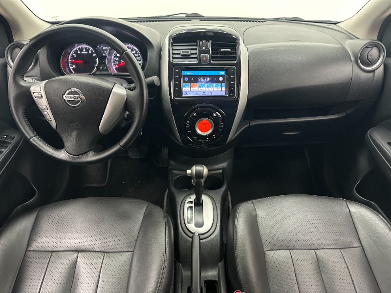 NISSAN VERSA UNIQUE 1.6 16V FLEXSTART 4P AUT. 2016/2017 MAIS FÁCIL VEÍCULOS SANTA CRUZ DO SUL / Carros no Vale