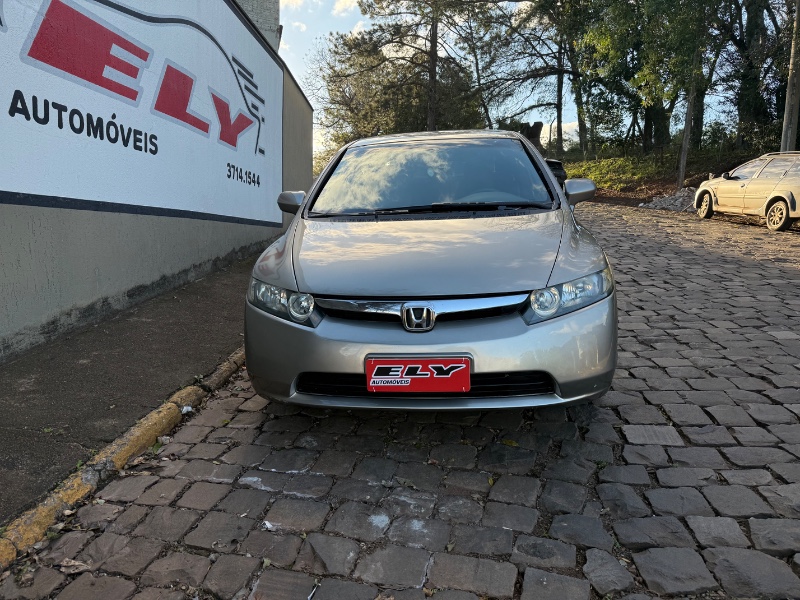HONDA CIVIC 1.8 LXS 16V FLEX 4P AUTOMÁTICO 2008/2008 ELY AUTOMÓVEIS LAJEADO / Carros no Vale