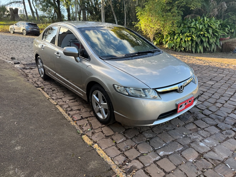 HONDA CIVIC 1.8 LXS 16V FLEX 4P AUTOMÁTICO 2008/2008 ELY AUTOMÓVEIS LAJEADO / Carros no Vale