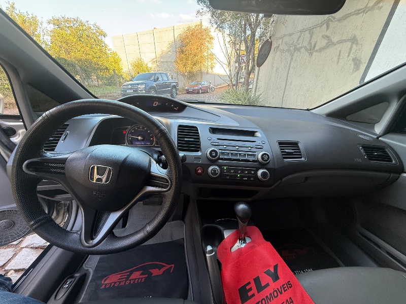 HONDA CIVIC 1.8 LXS 16V FLEX 4P AUTOMÁTICO 2008/2008 ELY AUTOMÓVEIS LAJEADO / Carros no Vale