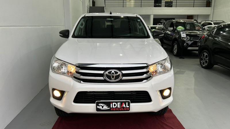 TOYOTA HILUX SR 4X4 /2016 IDEAL VEÍCULOS LAJEADO / Carros no Vale