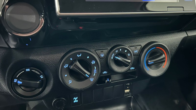 TOYOTA HILUX SR 4X4 /2016 IDEAL VEÍCULOS LAJEADO / Carros no Vale
