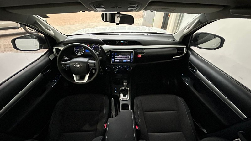 TOYOTA HILUX SR 4X4 /2016 IDEAL VEÍCULOS LAJEADO / Carros no Vale