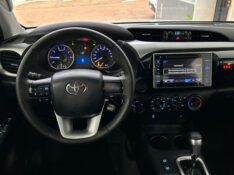 TOYOTA HILUX SR 4X4 /2016 IDEAL VEÍCULOS LAJEADO / Carros no Vale
