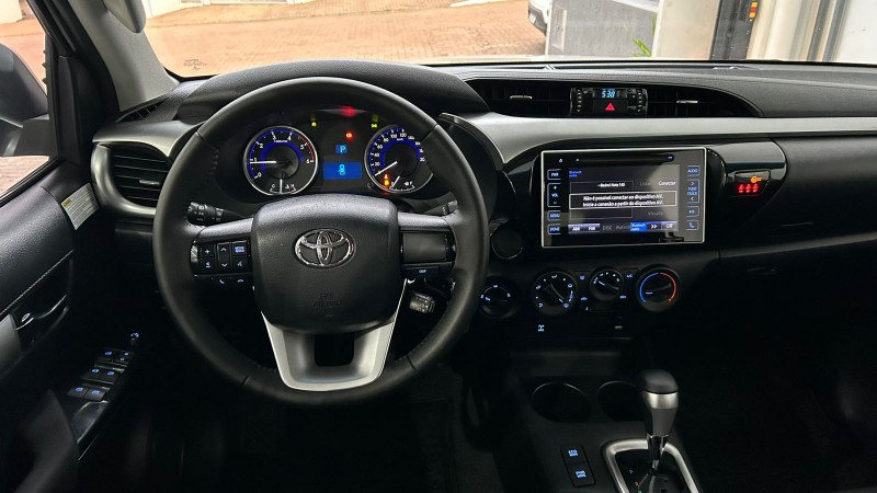 TOYOTA HILUX SR 4X4 /2016 IDEAL VEÍCULOS LAJEADO / Carros no Vale