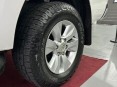 TOYOTA HILUX SR 4X4 /2016 IDEAL VEÍCULOS LAJEADO / Carros no Vale