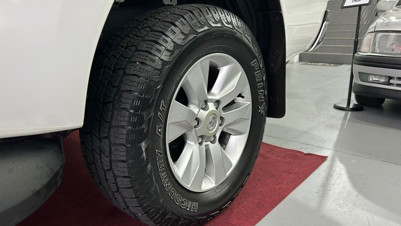 TOYOTA HILUX SR 4X4 /2016 IDEAL VEÍCULOS LAJEADO / Carros no Vale