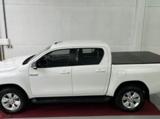TOYOTA HILUX SR 4X4 /2016 IDEAL VEÍCULOS LAJEADO / Carros no Vale