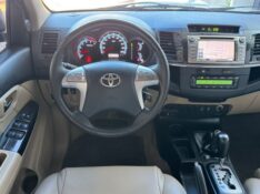 TOYOTA HILUX SW4 SRV D4-D 4X4 /2015 IDEAL VEÍCULOS LAJEADO / Carros no Vale