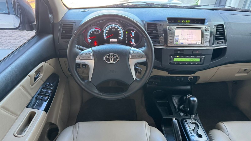 TOYOTA HILUX SW4 SRV D4-D 4X4 /2015 IDEAL VEÍCULOS LAJEADO / Carros no Vale