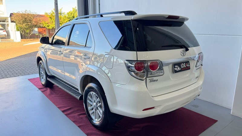 TOYOTA HILUX SW4 SRV D4-D 4X4 /2015 IDEAL VEÍCULOS LAJEADO / Carros no Vale