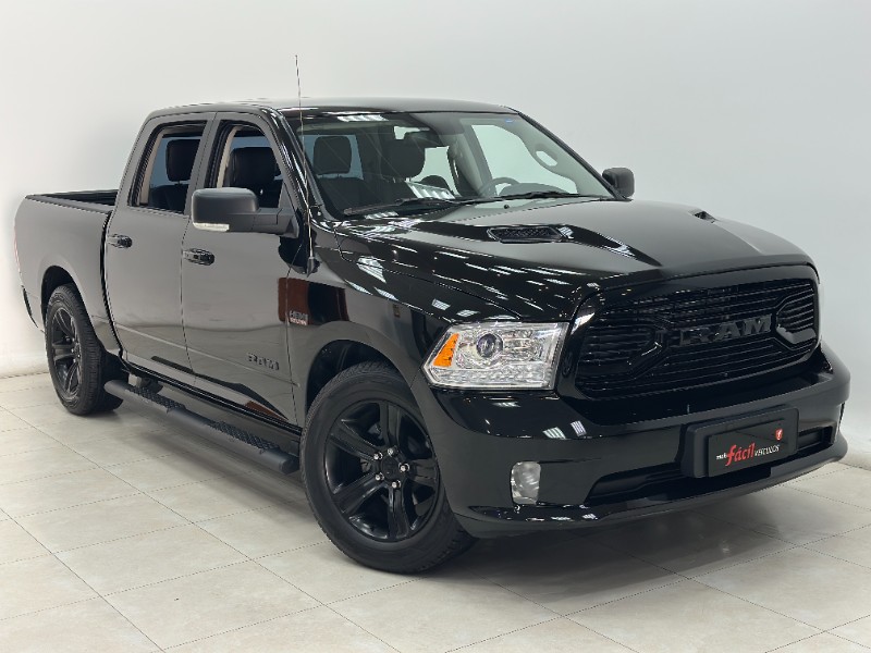 DODGE RAM 5.7 1500 HEMI 4X4 V8 2022/2022 MAIS FÁCIL VEÍCULOS SANTA CRUZ DO SUL / Carros no Vale
