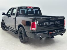 DODGE RAM 5.7 1500 HEMI 4X4 V8 2022/2022 MAIS FÁCIL VEÍCULOS SANTA CRUZ DO SUL / Carros no Vale