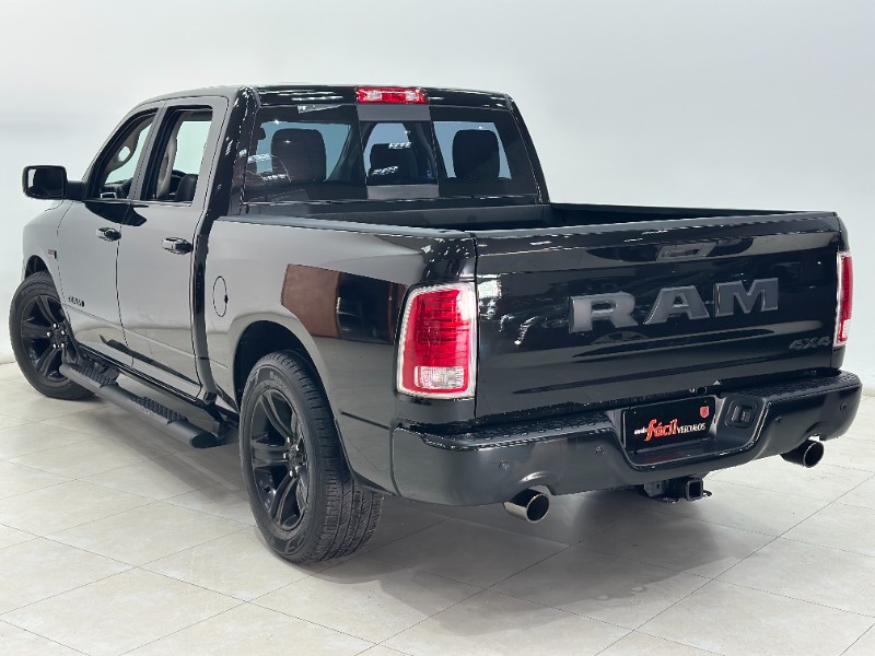 DODGE RAM 5.7 1500 HEMI 4X4 V8 2022/2022 MAIS FÁCIL VEÍCULOS SANTA CRUZ DO SUL / Carros no Vale