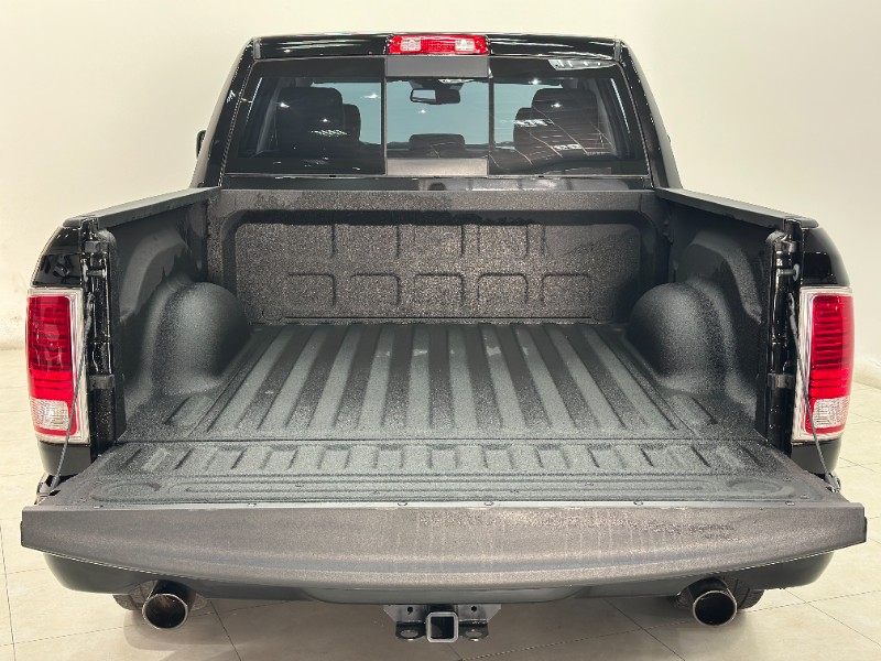 DODGE RAM 5.7 1500 HEMI 4X4 V8 2022/2022 MAIS FÁCIL VEÍCULOS SANTA CRUZ DO SUL / Carros no Vale