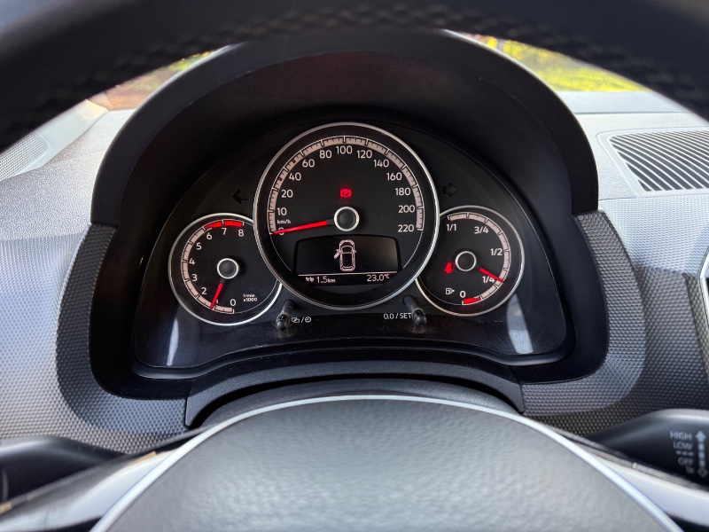 VOLKSWAGEN UP! 1.0 MOVE TSI 2018/2018 ELY AUTOMÓVEIS LAJEADO / Carros no Vale