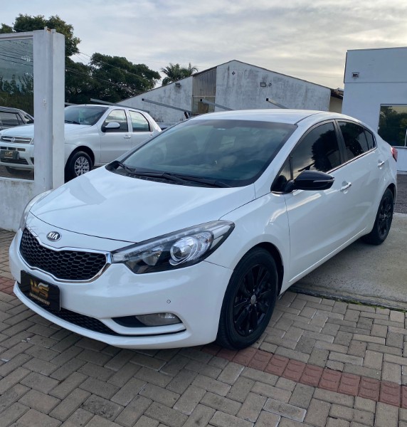 KIA CERATO SX 2013/2014 WS MULTIMARCAS VENÂNCIO AIRES / Carros no Vale