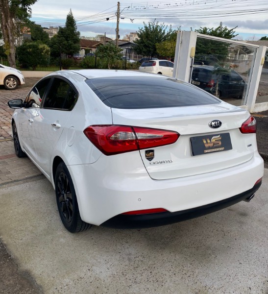 KIA CERATO SX 2013/2014 WS MULTIMARCAS VENÂNCIO AIRES / Carros no Vale