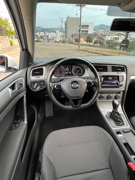 VOLKSWAGEN GOLF 1.4 TSI COMFORTLINE 16V GASOLINA 4P AUTOMÁTICO 2014/2014 BOSCO AUTOMÓVEIS GUAPORÉ / Carros no Vale
