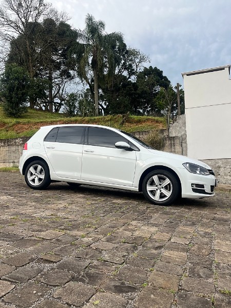 VOLKSWAGEN GOLF 1.4 TSI COMFORTLINE 16V GASOLINA 4P AUTOMÁTICO 2014/2014 BOSCO AUTOMÓVEIS GUAPORÉ / Carros no Vale