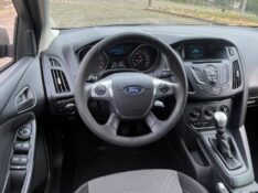 FORD FOCUS HATCH 1.6 MANUAL 2014/2014 BOSCO AUTOMÓVEIS GUAPORÉ / Carros no Vale