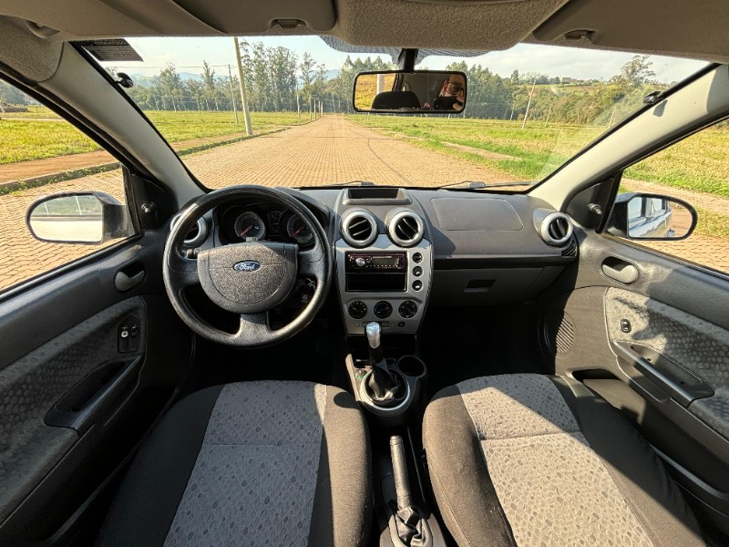 FORD FIESTA CLASS 1.6 /2011 RT 811 VEÍCULOS ARROIO DO MEIO / Carros no Vale