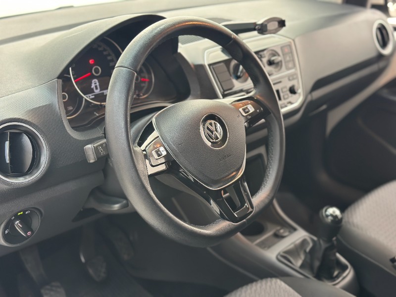 VOLKSWAGEN UP! 1.0 MOVE 12V 2018/2019 MAIS FÁCIL VEÍCULOS SANTA CRUZ DO SUL / Carros no Vale