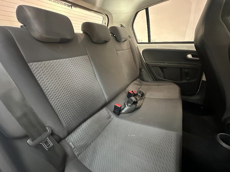 VOLKSWAGEN UP! 1.0 MOVE 12V 2018/2019 MAIS FÁCIL VEÍCULOS SANTA CRUZ DO SUL / Carros no Vale