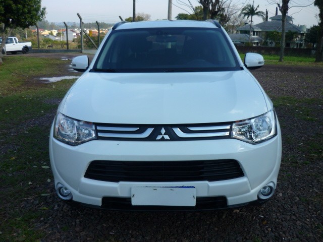 MITSUBISHI OUTLANDER 2.0 16V GASOLINA 4P AUTOMÁTICO 2013/2014 PREMIUM AUTOMÓVEIS ARROIO DO MEIO / Carros no Vale